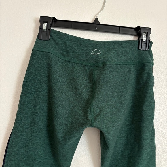 Women’s Beyond Yoga Spacedye Green Mid Rise Leggings Size Small - Picture 7 of 12